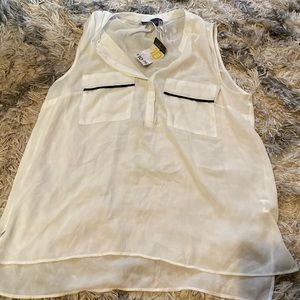 Brand sleeveless shirt